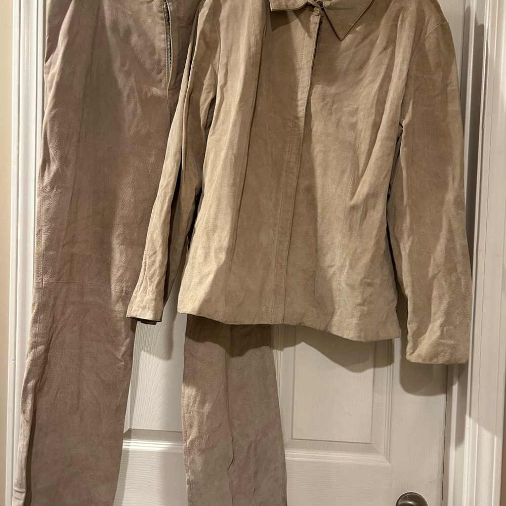 A.M.I. 2 piece pant set, suede